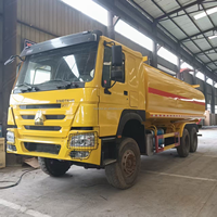 Camion-citerne Sinotruk Howo NX 8x4 12 roues pour distribution de carburant, citerne en acier au carbone, camion-citerne mobile pour distribution d'huile en carrière