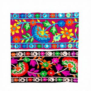 Elegantes Vestidos de Novia de Encaje Negro con Bordado Floral, Detalles Intrincados, Sofisticados y Ecológicos, Vestidos de Noche - Product Image 1