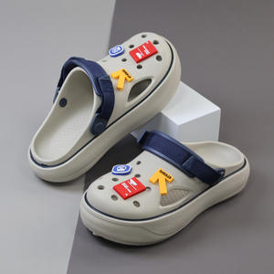 Sandales Crocs pour hommes, semelle épaisse antidérapante en EVA, hauteur de talon 2-3 cm, design assorti DIY, pour usage extérieur - Product Image 2