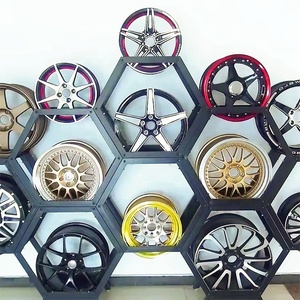 Tùy Chỉnh Xếp Chồng Lên Nhau Kết Hợp Loại Triển Lãm Tường Hình Lục Giác Xe Hợp Kim Bánh Xe Vành Trung Tâm Lốp Mẫu Kim Loại Hiển Thị Giá Đứng - Product Image 1