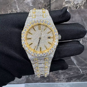 Reloj de Cuarzo Brillantemente Diseñado con Piedras de Moissanita que Ofrecen un Brillo de Lujo y Precisión - Product Image 1