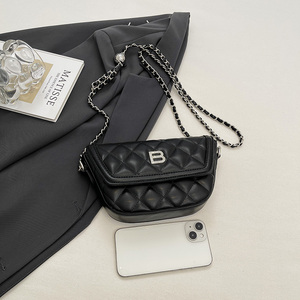 <span class=keywords><strong>Livraison</strong></span> <span class=keywords><strong>rapide</strong></span> de l'usine <span class=keywords><strong>sac</strong></span> <span class=keywords><strong>à</strong></span> bandoulière en PU pour femmes avec motif géométrique fermeture <span class=keywords><strong>à</strong></span> glissière conception de chaîne en métal <span class=keywords><strong>à</strong></span> la mode - Product Image 2