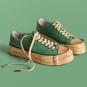 Zapatillas de lona versátiles con efecto desgastado para el día a día de un brand de nicho. Zapatos de skate para hombre y mujer - Product Image 5