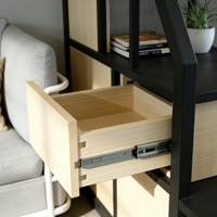Lit mezzanine avec escalier de rangement et espace ouvert pour canapé et bureau