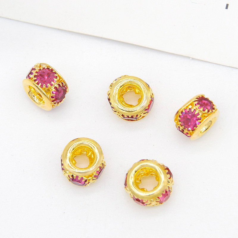 2 Gold-based rose-red diamonds