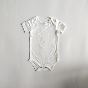 Grenouillères grenouillère pour bébé en soie de lait polie à double polissage avec impression de transfert de chaleur et logo personnalisé - Product Image 4