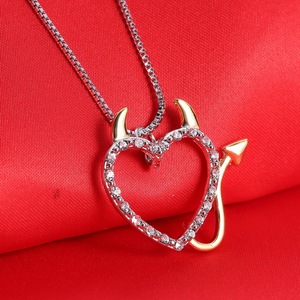 Colliers pendentifs cœur d'amour en strass style coréen pour femmes, bijoux créatifs de dessin animé pour la clavicule - Product Image 6
