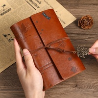 Carnet de voyage portable A6 rétro motif feuille d'érable, bloc-notes compact personnalisé en papier kraft, idéal pour le rangement et comme cadeau