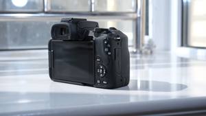 Appareil photo hybride APS-C <span class=keywords><strong>Canon</strong></span> EOS-<span class=keywords><strong>R50</strong></span> 24,2 MP avec vidéo 4K UHD, écran de 2 à 3 pouces et carte SD (95 % neuf) - Product Image 3