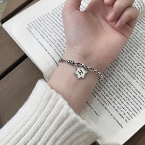 สร้อยข้อมือเงินแท้ S925 รูปดาว พร้อมจี้ตัวอักษร H เครื่องประดับสำหรับใส่ทุกวันสำหรับทุกเพศ - Product Image 1