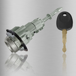 กุญแจล็อคประตูหน้าซ้าย Kia Forte รุ่น QY182M2 ผลิตจากโลหะผสมสังกะสี พร้อมระบบล็อคกลาง สำหรับรถยนต์  พร้อมกุญแจ 1 ดอก - Product Image 1