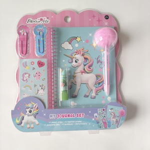 Set <span class=keywords><strong>de</strong></span> Diario FASHIONME con Bolígrafo <span class=keywords><strong>de</strong></span> Pompón y Borrador con Forma <span class=keywords><strong>de</strong></span> Lápiz Labial, Estilos Surtidos, Incluye Cuaderno, <span class=keywords><strong>2</strong></span> Clips y 20 Pegatinas - Product Image 2