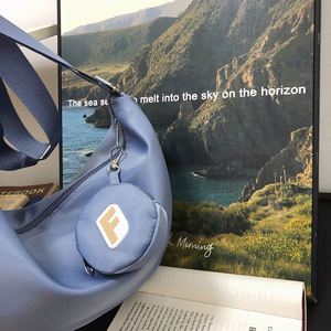 Sac bandoulière grande capacité en nylon avec fermeture éclair, doublure en polyester, pour femme, idéal pour étudiante, sac de voyage écologique et recyclable - Product Image 2