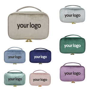 क्यूटेश सुरुचिपूर्ण कस्टम-ब्रांडेड जिपड मखमली मेकअप पाउच के साथ बड़े क्षमता स्टाइलिश कॉस्मेटिक स्टोरेज बैग - Product Image 1