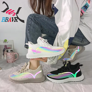 Zapatillas Deportivas Transpirables para Mujer con Suela Luminosa Reflectante, Zapatillas Casuales Suaves para Otoño y Primavera - Product Image 1