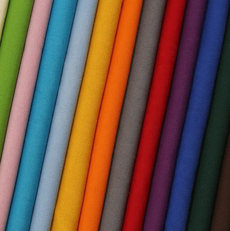 Produttori gratuiti di rotoli di tessuto di tela tinta unita impermeabile tessuto di cotone poliestere per la copertura della sedia della tovaglia
