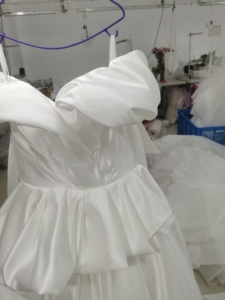 فساتين زفاف أنيقة من الساتان منتفخة على الكتف فستان زفاف الأميرة العروس برباط على الظهر - Product Image 6