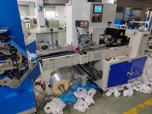 Machine <span class=keywords><strong>de</strong></span> fabrication <span class=keywords><strong>de</strong></span> housses <span class=keywords><strong>de</strong></span> siège <span class=keywords><strong>de</strong></span> <span class=keywords><strong>toilette</strong></span> en PP <span class=keywords><strong>non</strong></span> <span class=keywords><strong>tissé</strong></span> à grande vitesse - Product Image 4