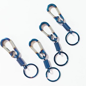 Llavero de acero inoxidable con mosquetón, forma ovalada, esmaltado, ligero, para usar en el coche y en la cintura - Product Image 4