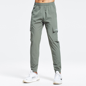 Pantalon de jogging décontracté pour homme en polyester respirant, idéal pour la gym et la course à pied – En stock - Product Image 4