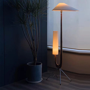 Nordique rétro led lampadaire noyer chambre créative <span class=keywords><strong>girafe</strong></span> atmosphère verticale décoration lampadaire - Product Image 1