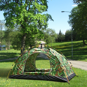 1. Pliage anti-moustiques <span class=keywords><strong>2</strong></span>. Camping camping individuel résistant à la pluie chaud extérieur personne seule tente de camouflage entièrement automatique - Product Image 1