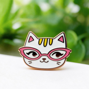 Épinglette personnalisée pas chère en émail dur ou souple, motif dessin animé, <span class=keywords><strong>chat</strong></span> mignon, animal amusant, badge en métal tendance - Product Image 1