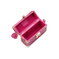 Sac à main en cuir fait main, mini-coffret rigide carré pour bijoux pour femme - Catégorie de produit : Boîtes à bijoux