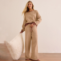 Ensemble deux pièces surdimensionné à rayures avec logo personnalisé OEM, comprenant un pull à col bateau et un pantalon large pour femmes