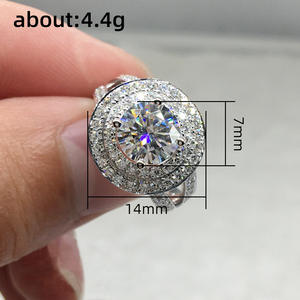 Anello di fidanzamento da donna F1547 in oro bianco con diamante taglio brillante rotondo naturale colore G e design a halo - Product Image 5