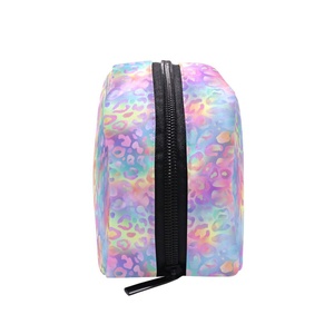 Pochette de rangement pour cosmétiques à imprimé léopard personnalisé, petite trousse de toilette de voyage avec fermeture éclair pour femmes - Product Image 4