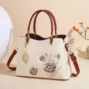 Nouvelle Collection Sac à Main Brodé à Motifs Floraux pour Femmes, Pochette de Soirée à Paillettes avec Chaînes pour Mariage et Fêtes - Product Image 2