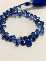 Perles de pierre de cyanite naturelle bleue facettée de 8 pouces de haute qualité, super scintillantes, en forme de poire briolette