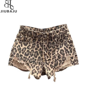 Ropa de calle para <span class=keywords><strong>mujer</strong></span> estampado de leopardo <span class=keywords><strong>roto</strong></span> nuevo verano 2025 versátil y adelgazante con piernas anchas pantalones cortos de mezclilla - Product Image 1