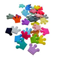 Jouets de dentition pour bébés en perles de silicone, de qualité alimentaire, faits à la main, en forme de couronne, jouets de dessin animé, vente en gros directe d'usine de Shenzhen, assortiment mixte