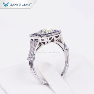 <span class=keywords><strong>Bague</strong></span> personnalisée en or <span class=keywords><strong>blanc</strong></span> 14k/18k 6.5*6.5mm Coussin Old Mine Cut Moissanite 34 # <span class=keywords><strong>Bague</strong></span> de fiançailles en <span class=keywords><strong>saphir</strong></span> synthétique - Product Image 3