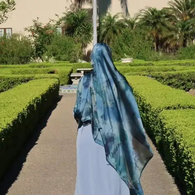 2025 Dubai Hot Print Hijab INS Style Breathable Light Weight Soft Silk