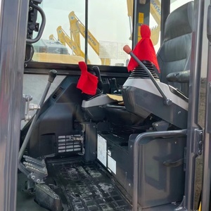Mini-excavatrice sur chenilles Komatsu PC56 d'occasion, 90% neuve, de haute qualité - Product Image 3