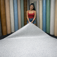Weißer Glänzender PVC-Bodenbelag in Rollenform Wasserdichter Kunststoff-Bodenbelag für Veranstaltungsböden