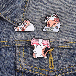 เข็มกลัดแมวลายการ์ตูนตัวอักษรภาษาอังกฤษ I AM <span class=keywords><strong>OK</strong></span> ใหม่สร้างสรรค์งานล่วงเวลาเข็มกลัดเงินเหรียญรูปคิตตี้ - Product Image 2