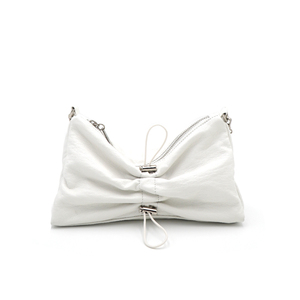 Best-seller, article très demandé, fabriqué en Corée, sac léger en similicuir blanc nuage avec détail chaîne métallique et poche intérieure - Product Image 3