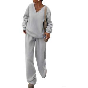 Ensemble décontracté deux pièces pour femme, collection Hiver 2025 : Sweat-shirt col en V et pantalon ample à jambes larges, tenue d'automne avec survêtement en maille - Product Image 5