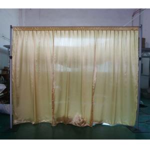 Système de tringles télescopiques en aluminium argentées avec rideaux en velours/chiffon pour la décoration de mariages et les salons professionnels - Product Image 1