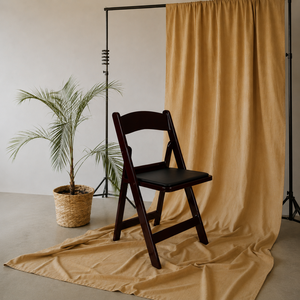 Silla Plegable de Resina de Caoba para Comedor Exterior de Hotel o Villa - Elegancia Clásica, Resistente al Agua, Ideal para Bodas y Eventos Especiales - Product Image 1