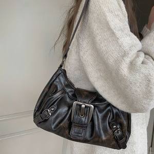 Bolso Tipo Dumpling Color Marrón Oscuro con Cierre Magnético Estilo Motero para Uso Diario Otoño 2024 - Product Image 1