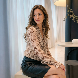 Blusa <span class=keywords><strong>de</strong></span> Manga Larga con Cuello en V y Estampado <span class=keywords><strong>de</strong></span> Puntos al Estilo Coreano para Mujer, Blusa <span class=keywords><strong>de</strong></span> Gasa Juvenil <span class=keywords><strong>de</strong></span> Alta Gama para Otoño - Product Image 1