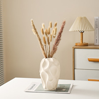 Cremefarbene Keramikvase Moderner Minimalistischer Rustikaler Stil Rein Handgefertigtes Dekorationsstück für Wohnzimmer Eingangsbereich Trockenblumen