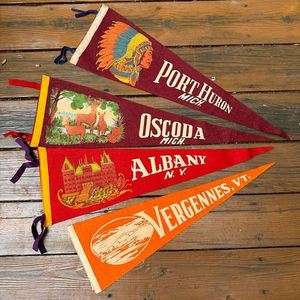 ธงโฆษณาสำหรับการเดินทาง ทำจากผ้าสักหลาดเปล่า พิมพ์ลายดิจิทัล ธงผ้าไหมและโพลีเอสเตอร์หลากสี บนเสาธงอะลูมิเนียม - Product Image 1