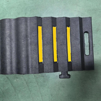 Rampe de protection de câbles en caoutchouc à 2 canaux pour tuyaux d'incendie, usage intérieur et extérieur, pour applications routières