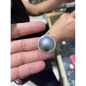 Colgante de perla Mabe chapado en platino de 27 mm, redondo, grado AAA, con halo de diamantes, para mujer, joyería de lujo - Product Image 1